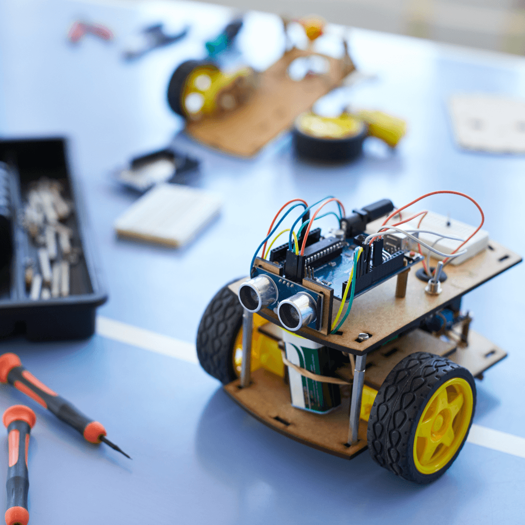Arduino Uno with ultrasonic sensor toy car